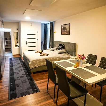 Honey Apartment Lendava Buitenkant foto