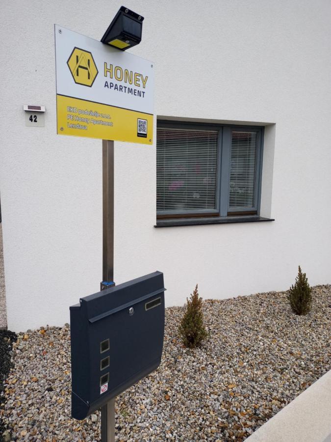 Honey Apartment Lendava Buitenkant foto