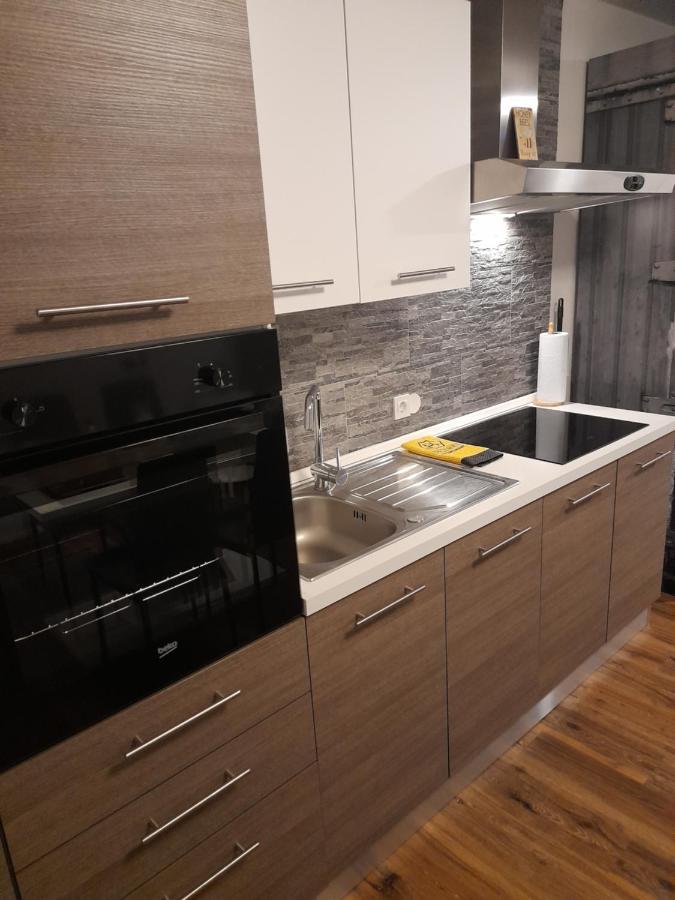 Honey Apartment Lendava Buitenkant foto