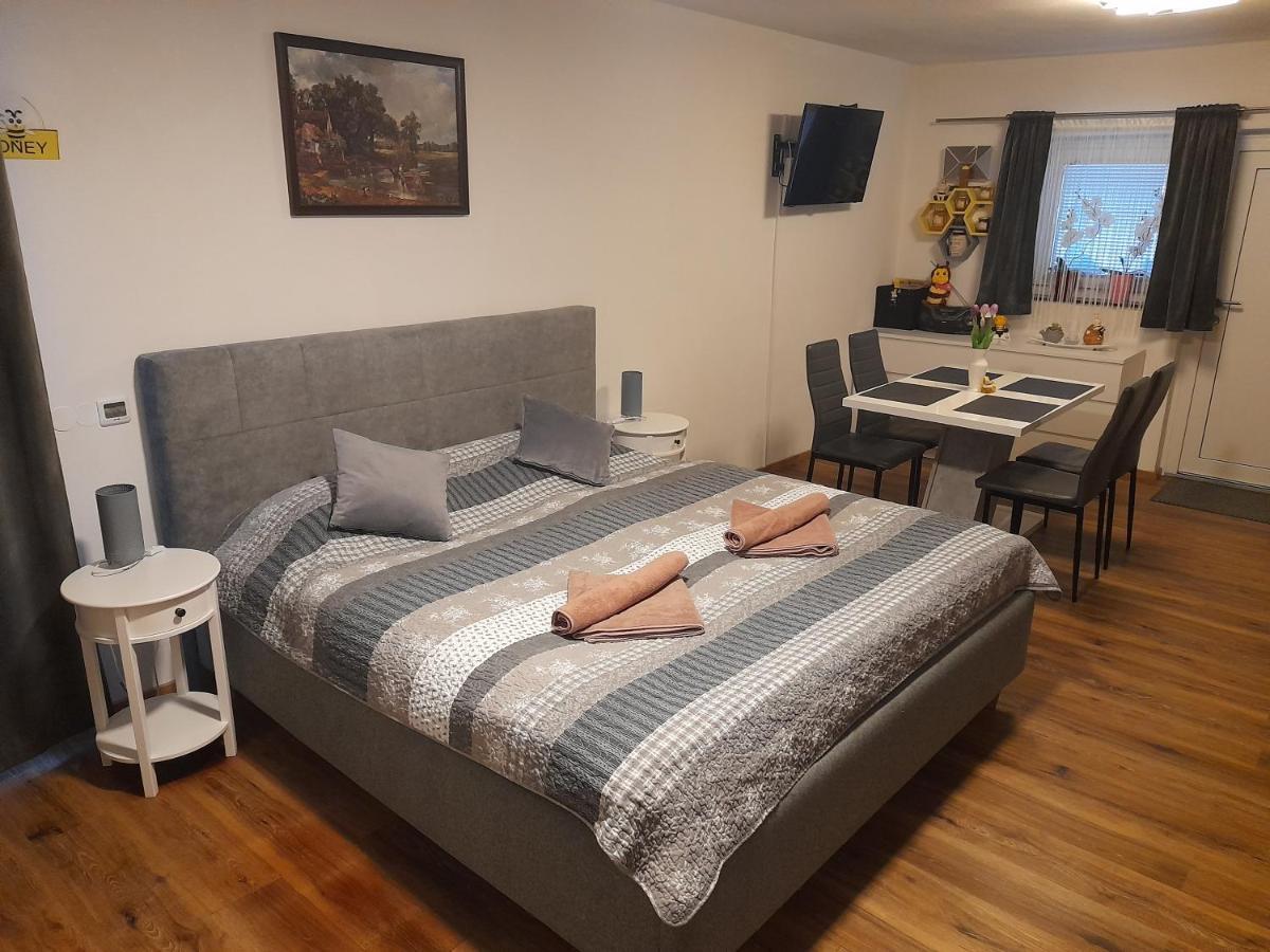 Honey Apartment Lendava Buitenkant foto
