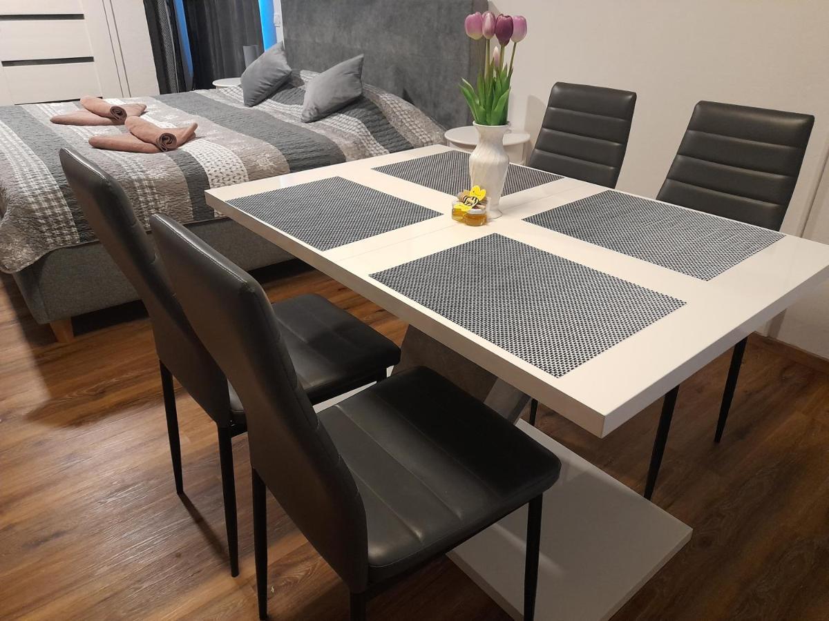 Honey Apartment Lendava Buitenkant foto