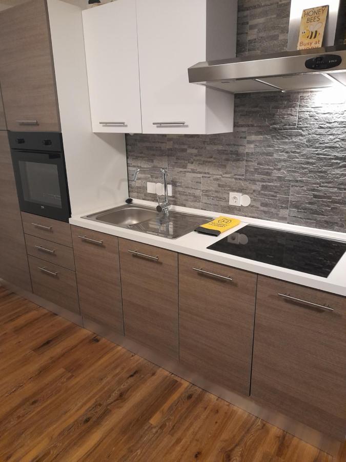 Honey Apartment Lendava Buitenkant foto