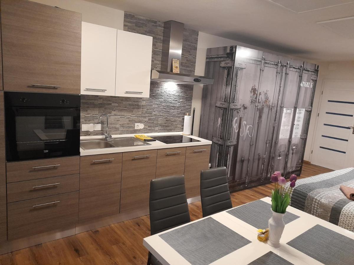 Honey Apartment Lendava Buitenkant foto